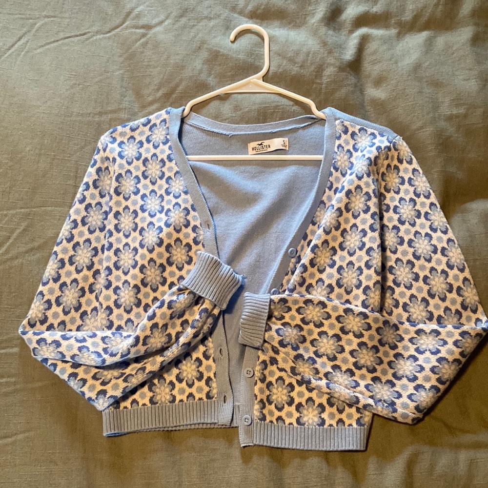 Blue and white cropped button up cardigan-S